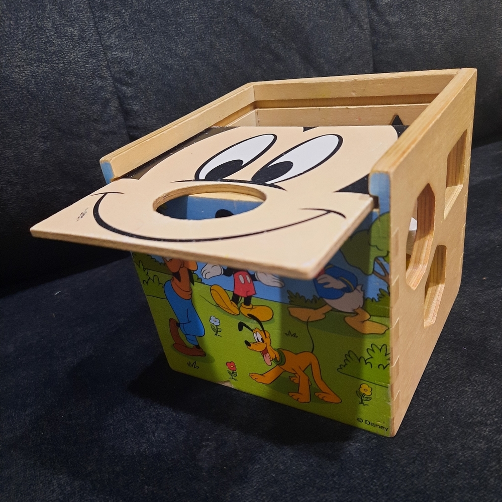 Wood shape sorter cube Mickey Mouse & Friends Mellissa & Doug toddler toy